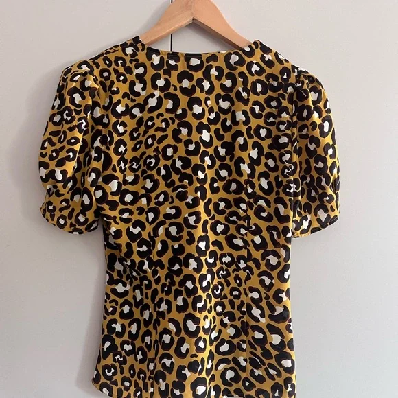 Who What Wear Leopard Print deep v wrap Blouse - Picture 5 of 7